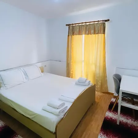 Relax * ティラナ